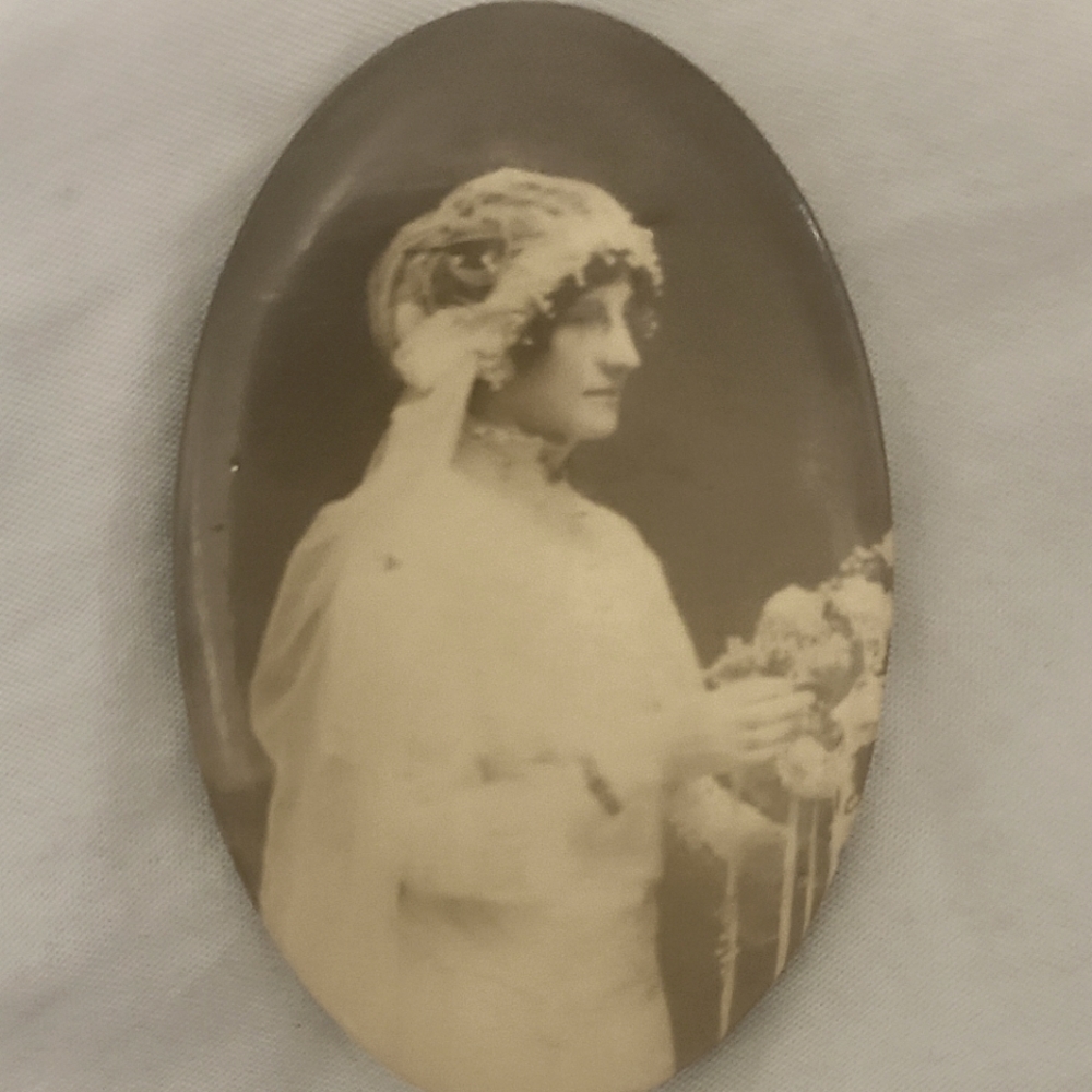 Vintage pocket mirror.